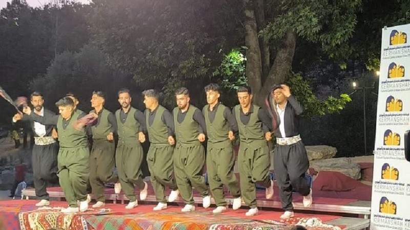 شب فرهنگی کرمانشاه با حضور سفرا در طاق بستان برگزار شد