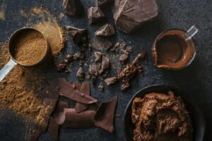 ۷ فایده علمی شکلات تلخ برای مغز، قلب، پوست
