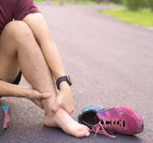 مهمترین عوارض پوشیدن کفش نامناسب و تنگ چیست؟