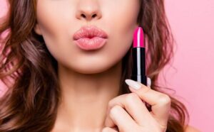 بهترین ترفند های ماندگاری رژ لب