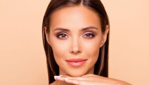 چگونه صورت لاغر را با آرایش پرتر نشان دهیم