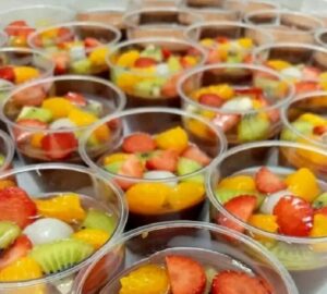 این دسر میوه ای سه سوته را برای شب چله درست کنید!
