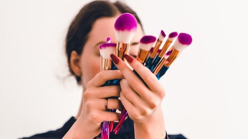 بهترین براش برای کرم پودر + نحوه استفاده از آن‌ها