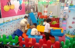 در شرایط جنگ، بازی با کودکان بهترین گزینه است