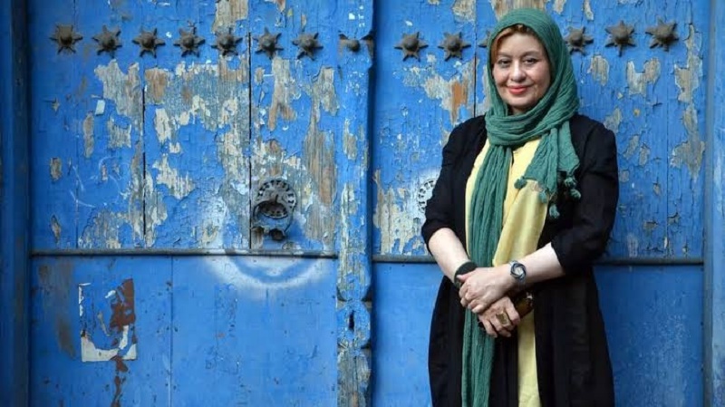 حق‌التألیف نمایشنامه‌هایم می‌گذرم تا آثارم روی صحنه جاری و زنده باشند